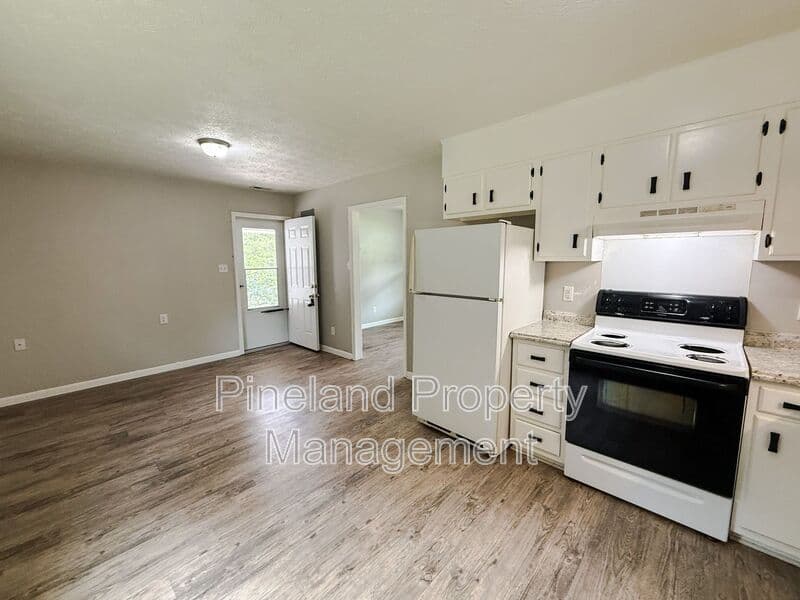 Fayetteville House: 2233 Delta Dr