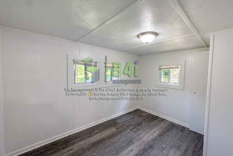 Silver Creek House: 308 Pleasant Valley Rd SE