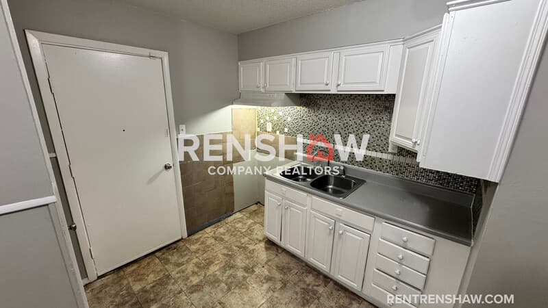 Memphis House: 381 N Manassas St