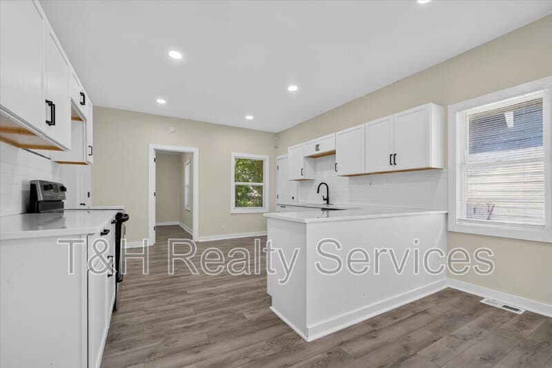 Indianapolis House: 320 West 39th Street