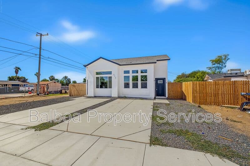 Buckeye Condo: 212 2nd Ave E