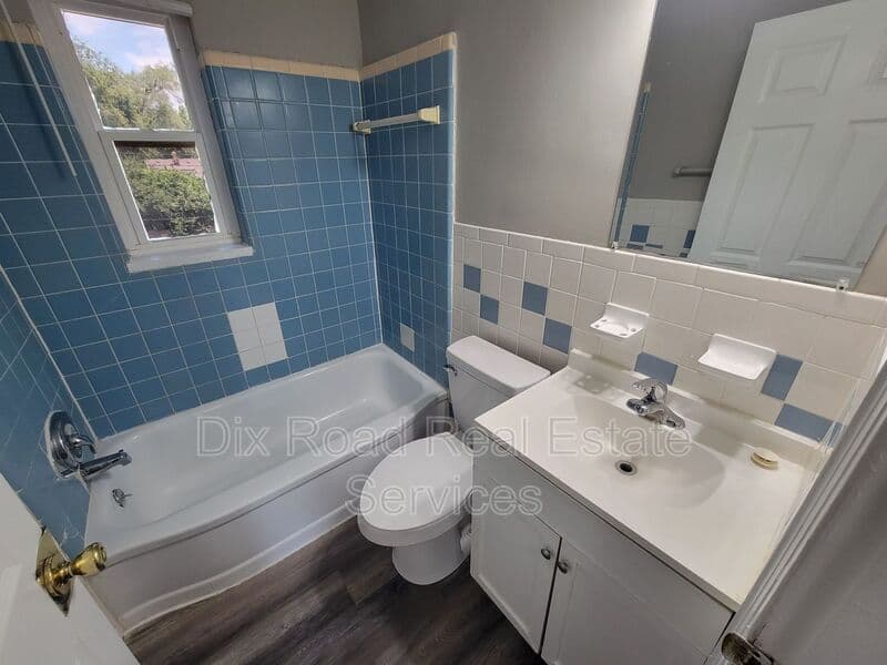 Dayton House: 233A Ryburn Avenue - Ryburn 233A
