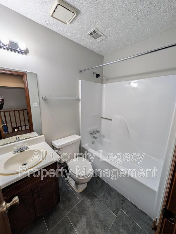 Auburn House: 125 Governors Rdg