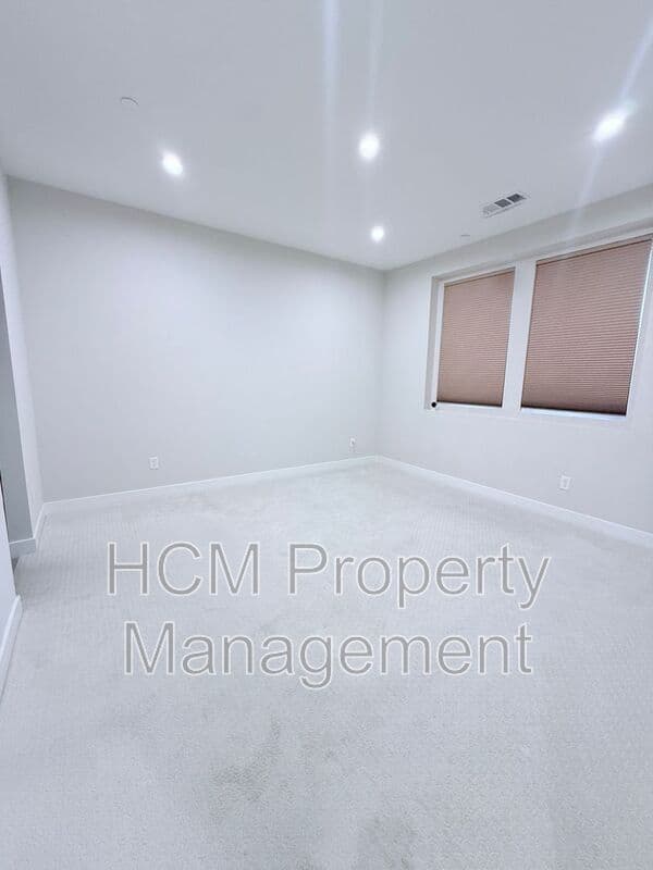 Anaheim House: 1211 W Bushell St