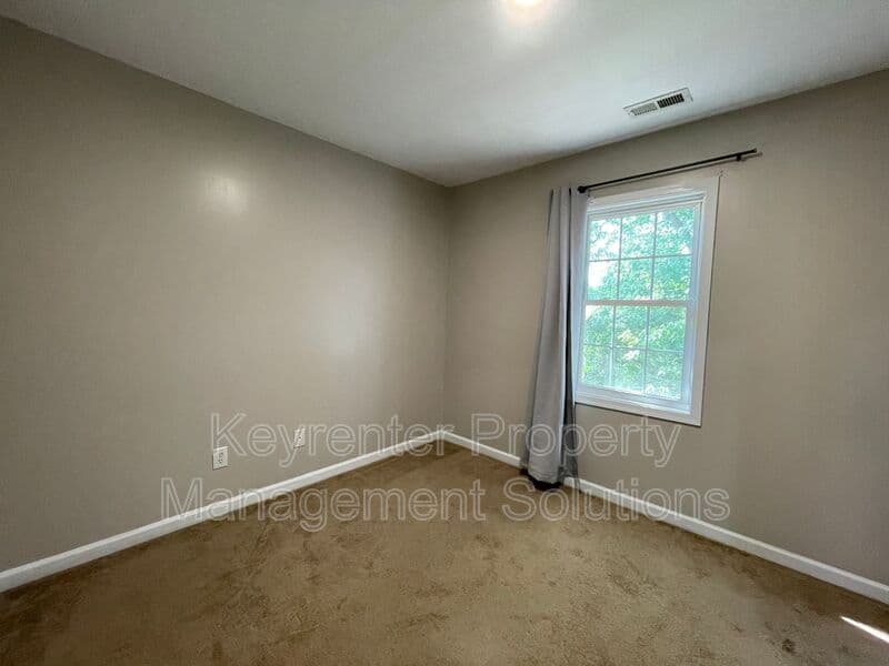 Staunton House: 1008 Jackson St