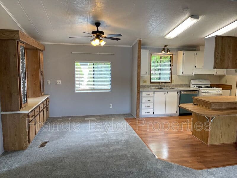 Escondido House: 1822 Seco Glen