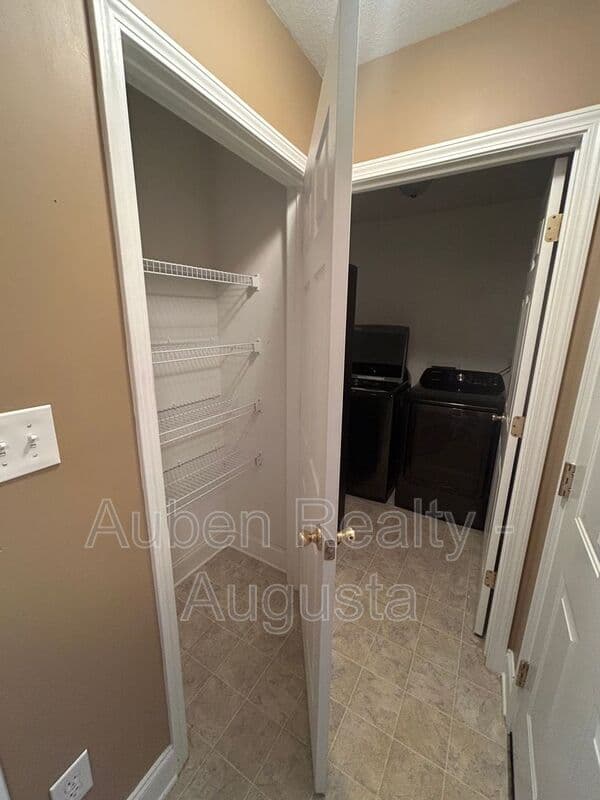 Augusta House: 2078 Reserve Lane
