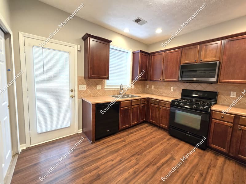 Atlanta House: 1684 Jackson Sq NW