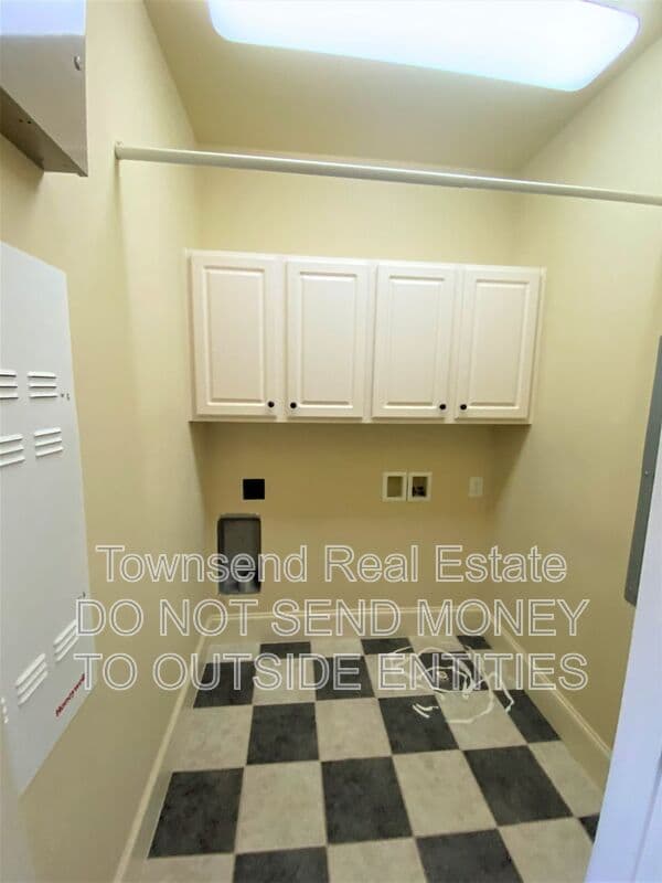 Fayetteville House: 3310-304 Starboard Way