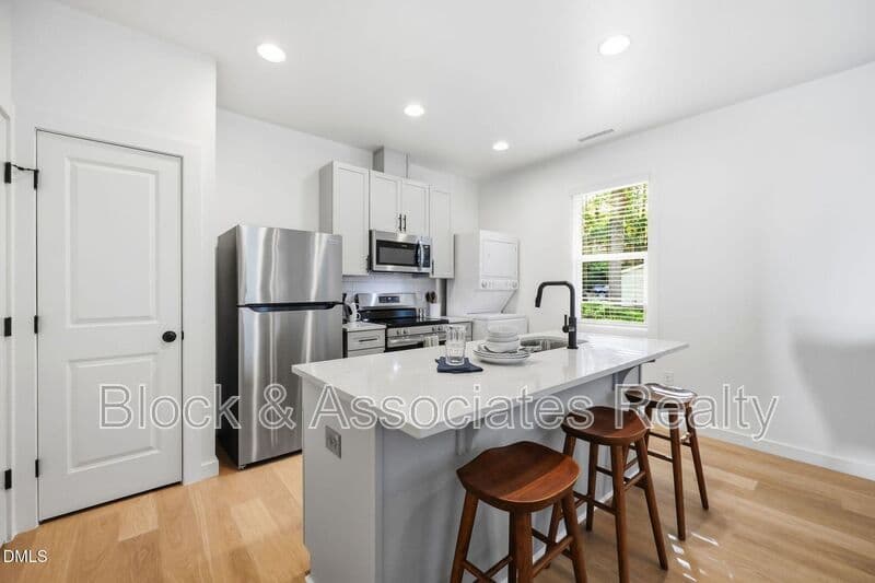 Raleigh House: 2813-103 Wilcox Place