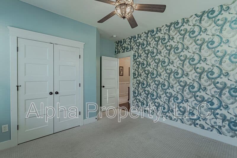 Greenville House: 14 Burl Ct