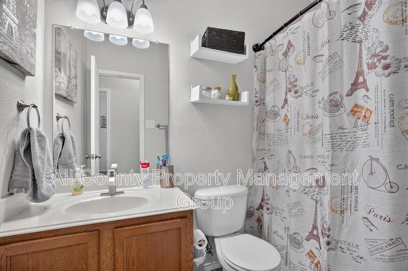 Fort Worth House: 6241 Trinity Creek