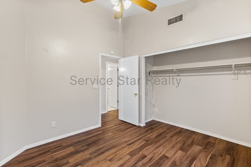 Phoenix House: 1318 E Saint John Rd