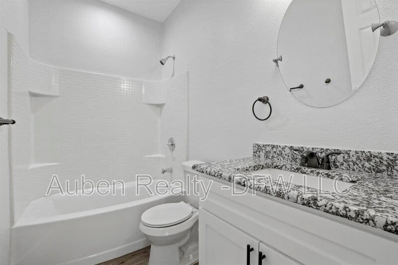 Denison House: 516 E Heron Street