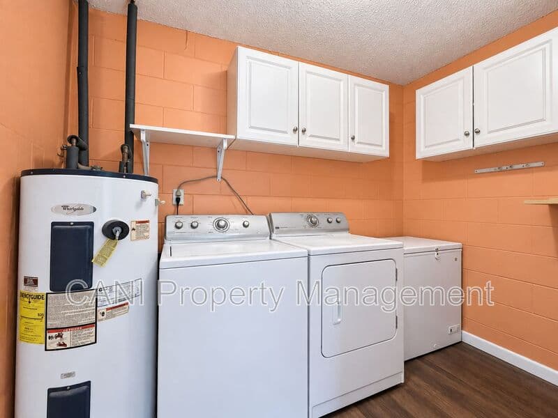 Sanford House: 1003 W 9th Street