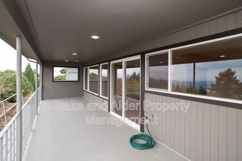 Portland House: 4330 SW Council Crest Dr