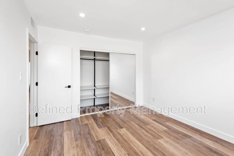 Los Angeles Condo: 1563 Gordon Street