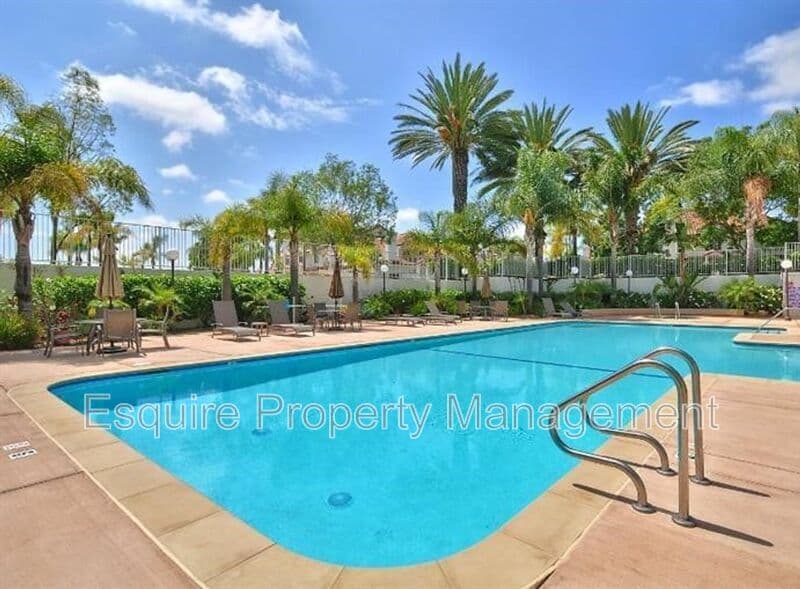 CAMARILLO House: 804 CALLE LOS GATOS