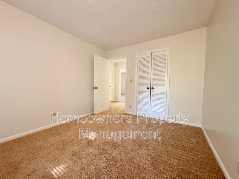 Fayetteville House: 599 Winding Creek Rd