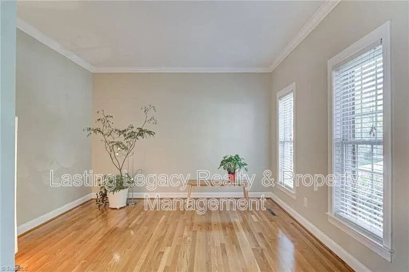 Winston Salem House: 475 Ashbry Run Dr