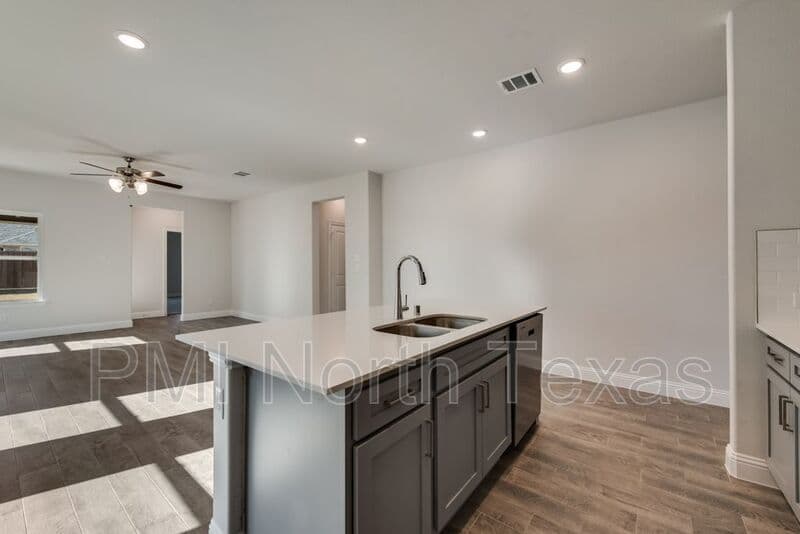 Anna House: 601 Amenduni Lane