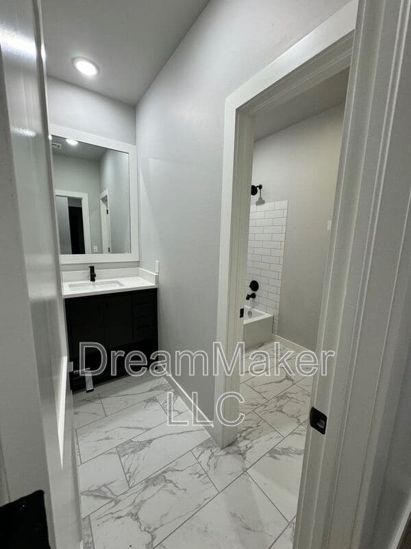 Goldsby House: 5253 Lily Lane