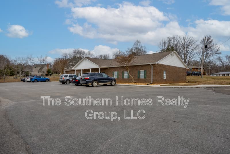 Etowah House: 305 Grady Road - 1