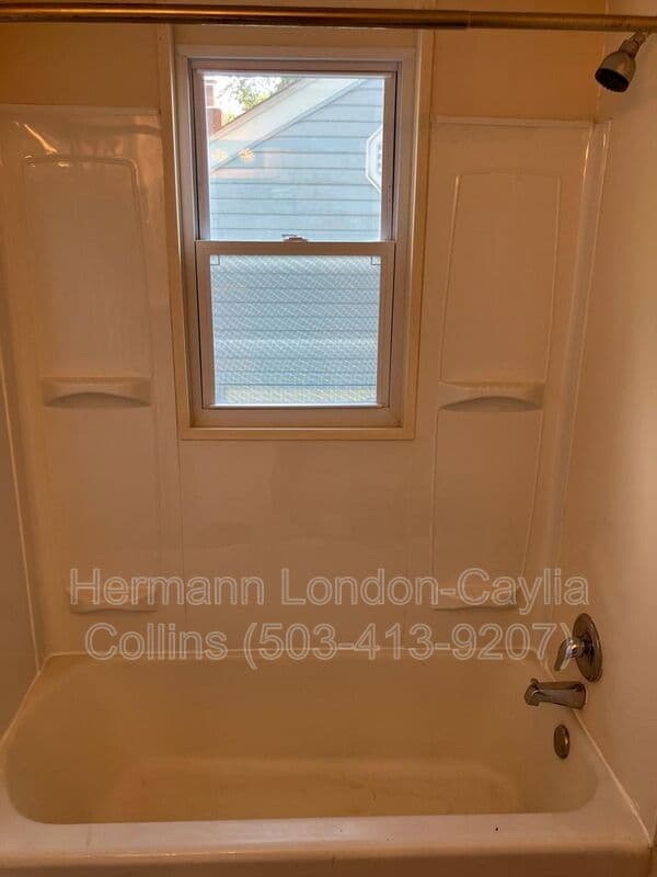 Saint Louis House: 7117 Seymour Dr