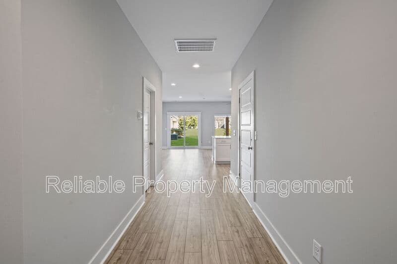 Clayton Townhome: 18 S Laird Ave