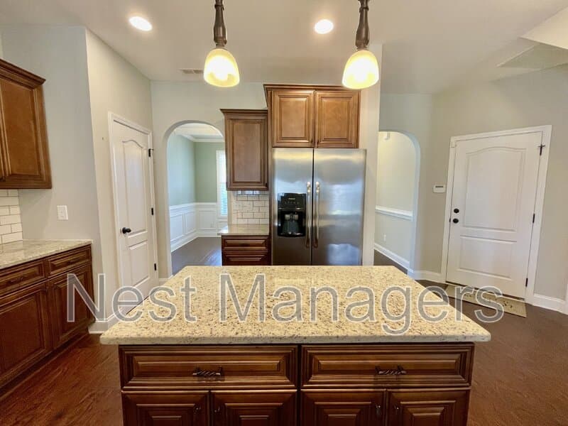 Hope Mills House: 5849 Crepe Myrtle Drive