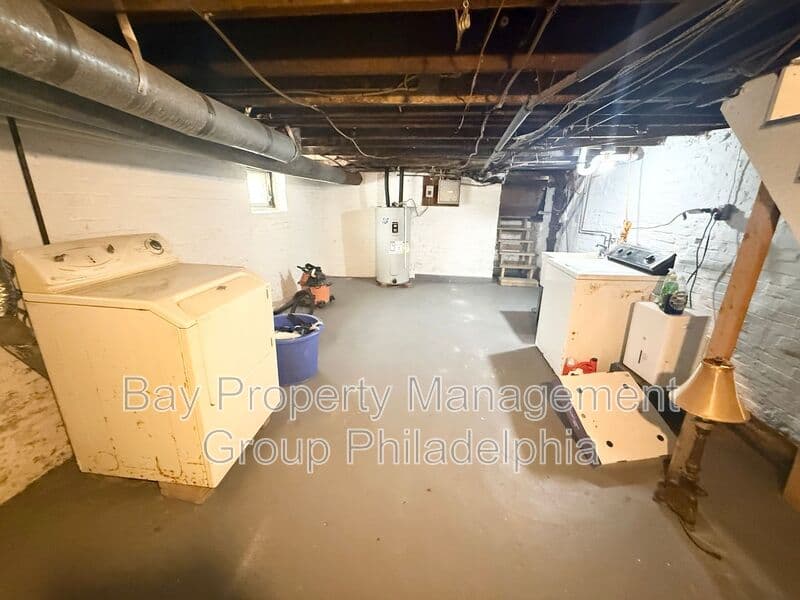 Collingdale House: 242 Pusey Ave