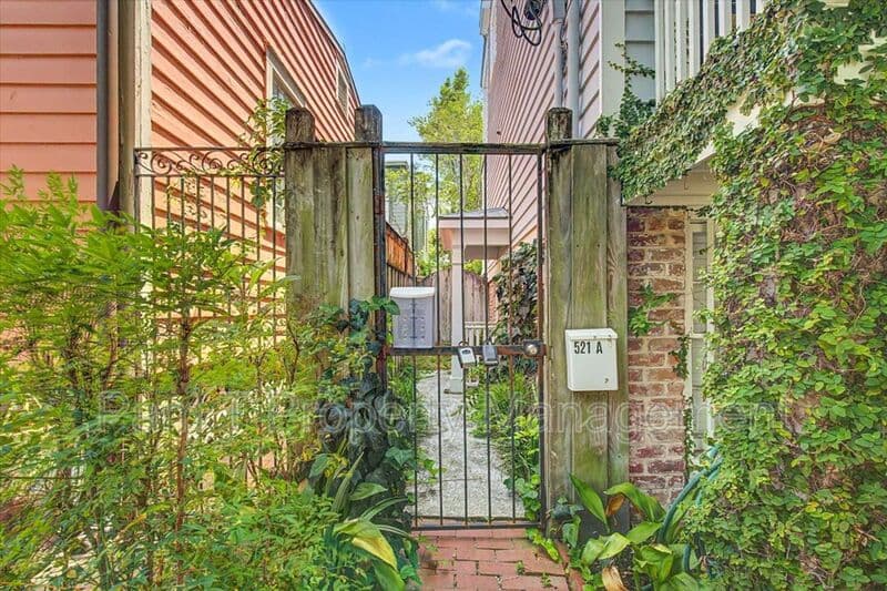 Savannah Condo: 521 E Harris St