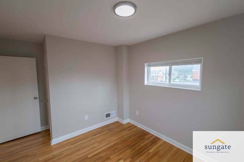 Baltimore Townhome: 3427 N Point Rd