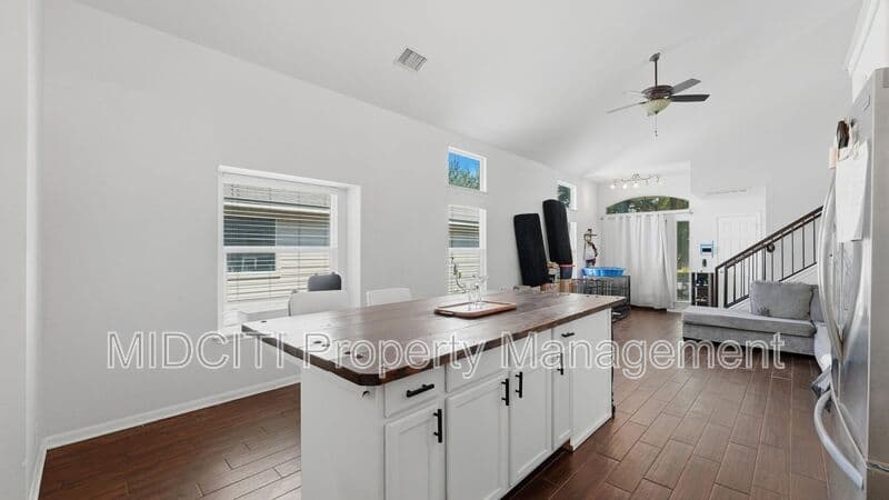 New Braunfels House: 922 Darion St