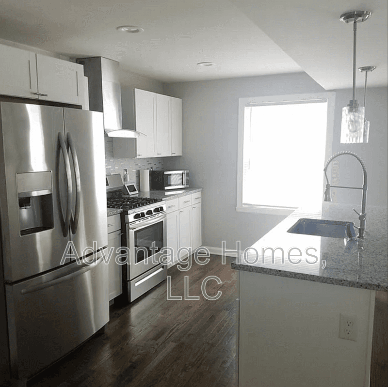 Kansas City House: 415 East 63rd Ter