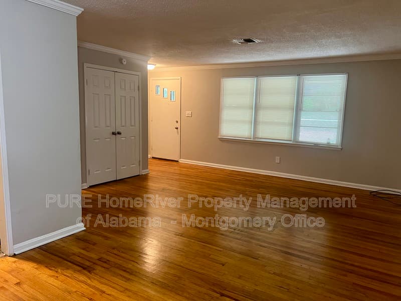 Montgomery House: 340 Sumerset Lane