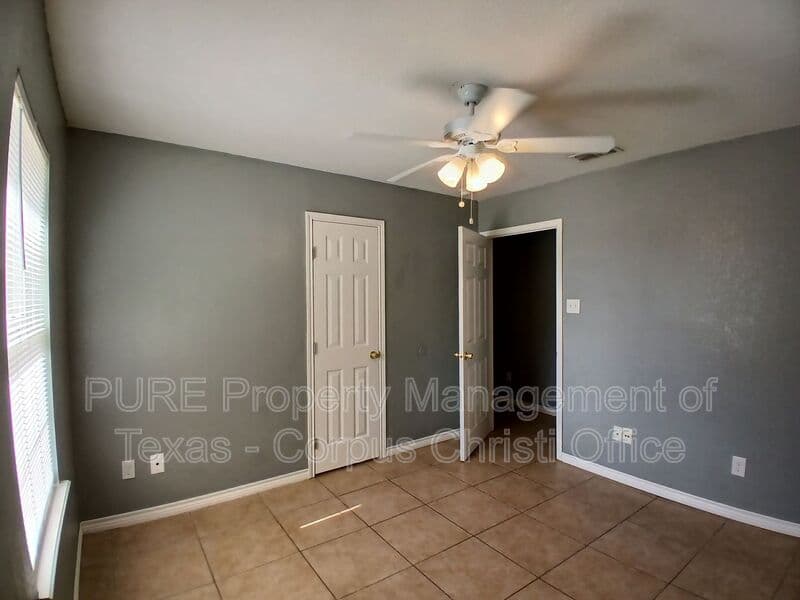 Corpus Christi House: 1941 Sunnycrest St