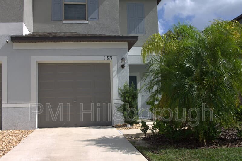Riverview House: 11871 Dumaine Valley Rd