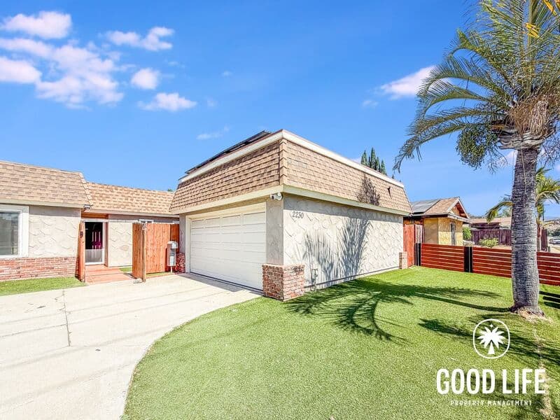 Escondido House: 2230 E Washington Ave