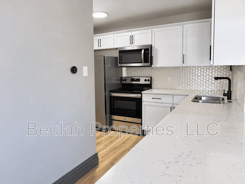 St. Louis House: 2012 S. 12th St - 1F