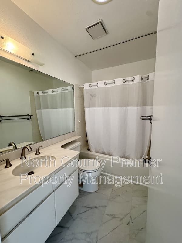 Carlsbad House: 3115 Madera Court