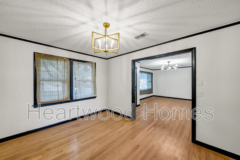 Columbia Condo: 1911 Cermack St