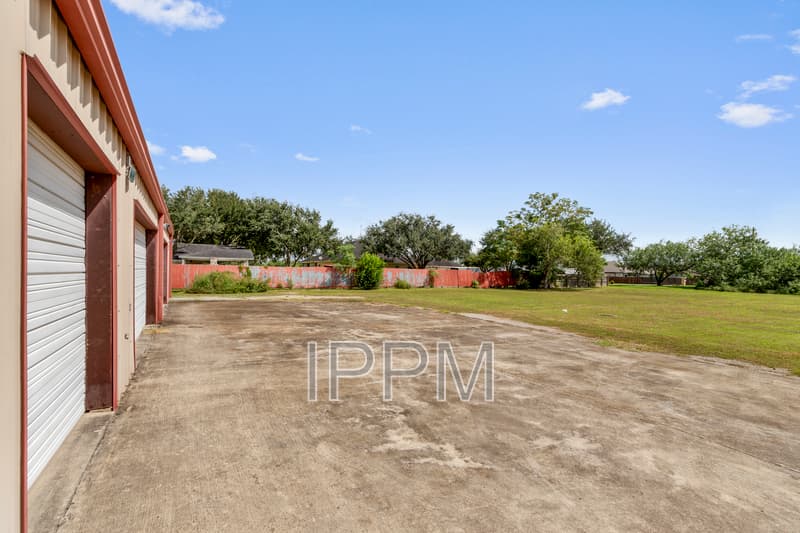 Harlingen House: 16413 Wilson Rd- Outdoor Shop