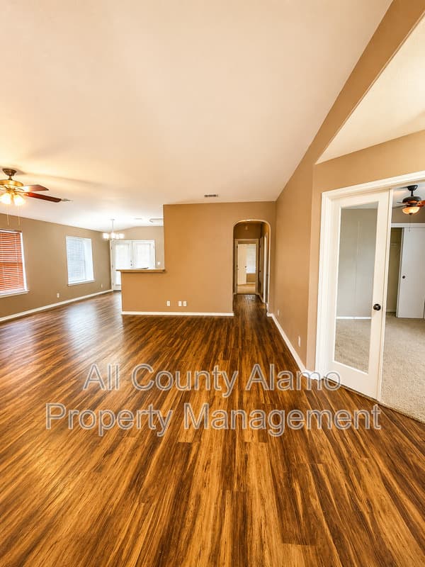 Selma House: 9006 Pinseeker