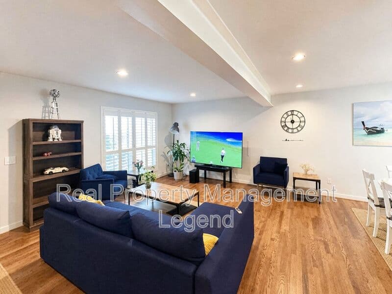 Dallas House: 4122 Travis St