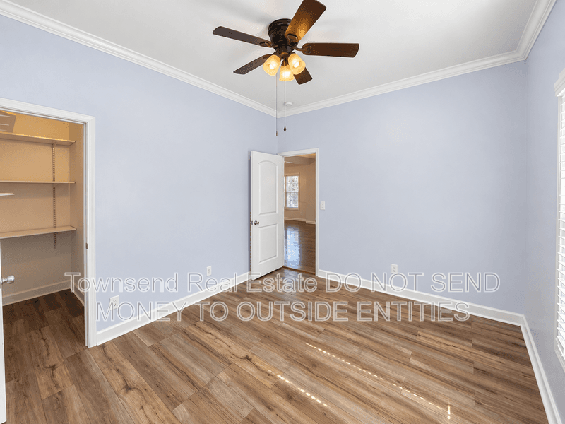 Fayetteville House: 3212 Nottinghill Rd.