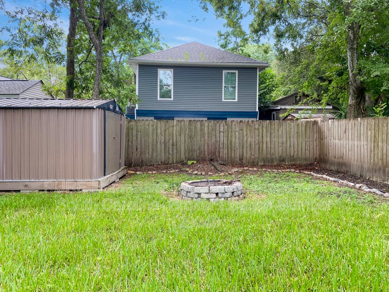 North Charleston House: 1919 Norwood St