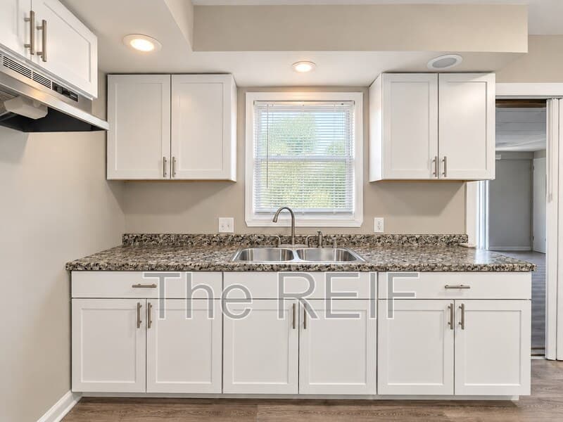 Detroit House: 17712 Lenore Avenue