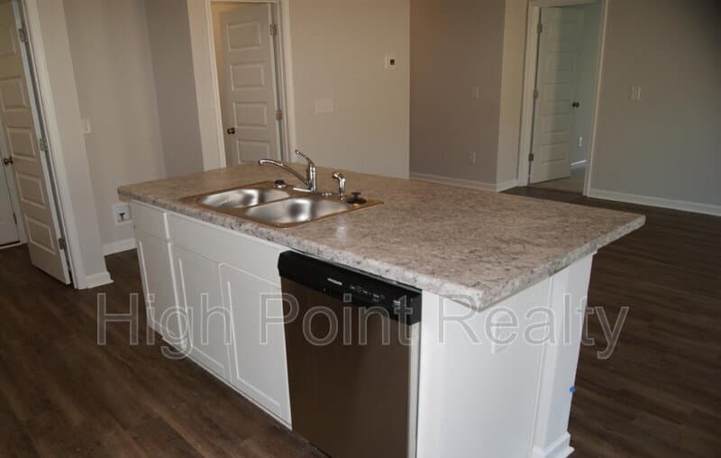 Lincoln House: 514 Antler Way