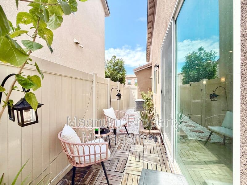 Lake Elsinore House: 970 Helena Ridge